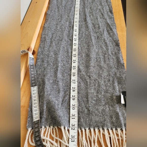 Pool Trend 100% wool Scarf - Picture 6 of 6